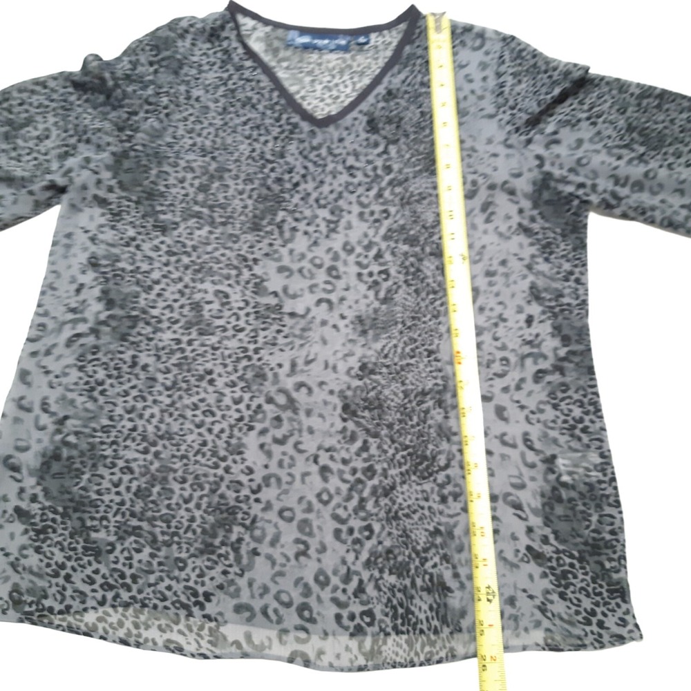 Susan‎ Graver Style Blouse Womans Small Leopard Print V Neck Long Sleeve Top - Picture 4 of 15
